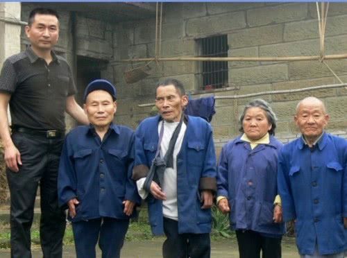 矮人村之谜