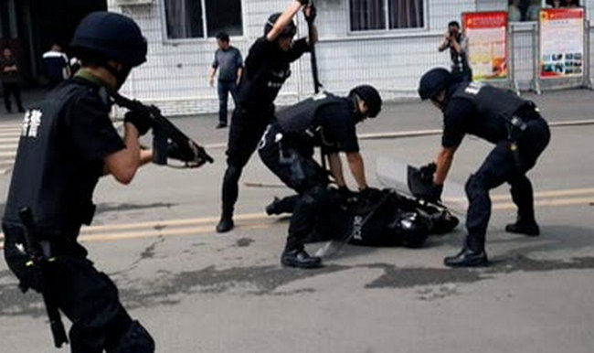 击毙报警人案