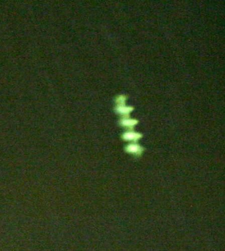 佛山电闪雷鸣惊现飞棍UFO 科学家无法解释(图)