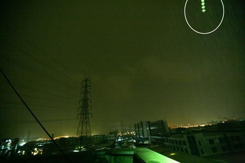 佛山电闪雷鸣惊现飞棍UFO 科学家无法解释(图)