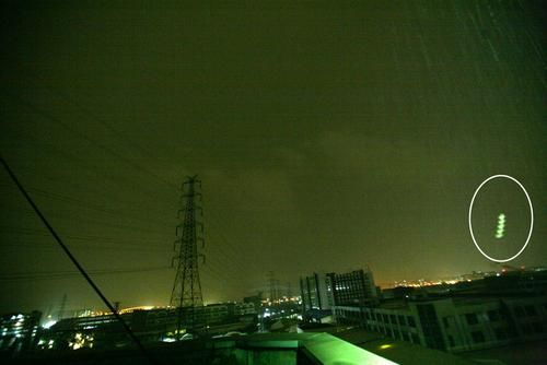 佛山电闪雷鸣惊现飞棍UFO 科学家无法解释(图)