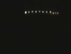 夜空中的13连星发光物 疑似UFO