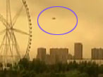 实拍：哈尔滨街头上空惊现UFO 爆出蓝光后消失