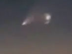 天空惊现会“下蛋”的UFO 形如扫把