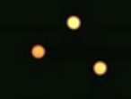 法国巴黎夜空中的3个未知明亮UFO