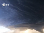 美国巨型风暴云宛如UFO
