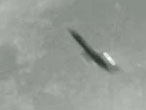 实拍巨型UFO飞过月球 两侧灯光闪烁